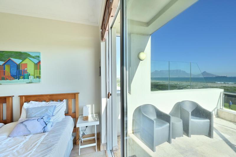 To Let 3 Bedroom Property for Rent in Dolphin Beach Western Cape